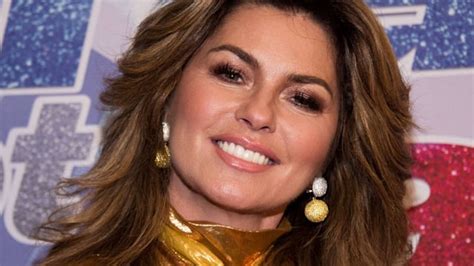 Shania Twain stuns in string bikini in video from tropical spring ...